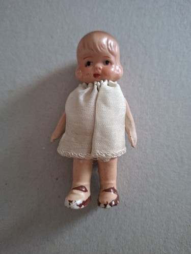 Antique bisque jointed armed - bisque,