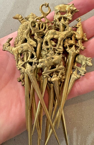 Set figural solid - of,