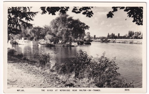 River weybridge - at,