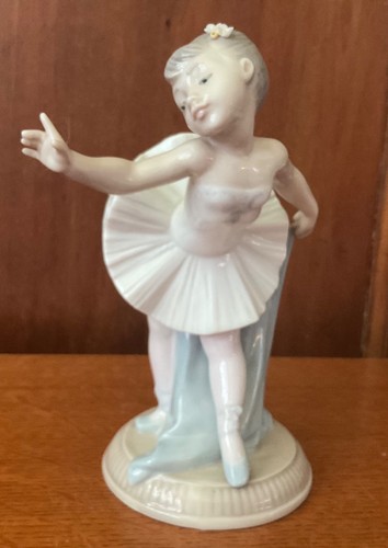 Nao lladro ballerina - by,