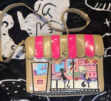 NWOT Vendula London Beauty