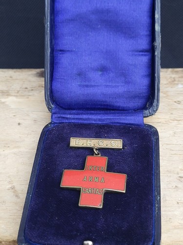 Vintage enamel badge - ,