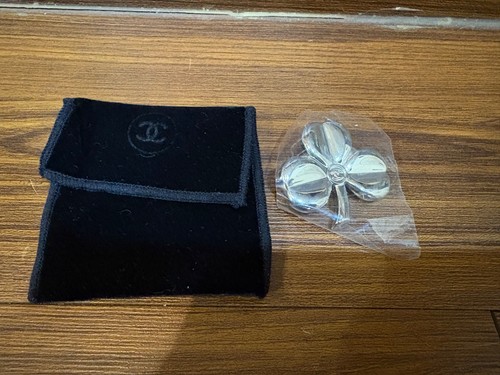 Chanel beauty brooch metal - chanel,