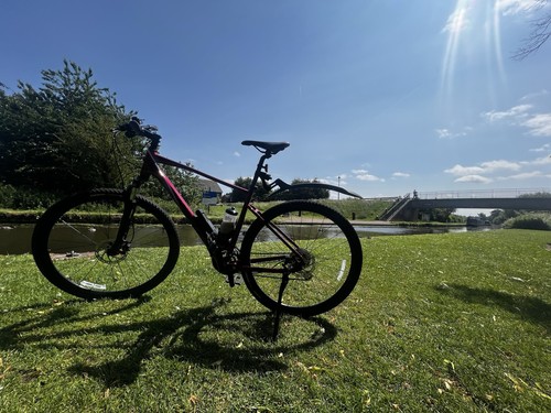 Hybrid bicycle giant - hybrid, bicycle,