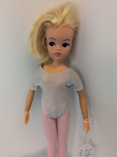 Vintage sindy doll - 11”,