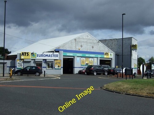 Photo 6x4 tyre fitters - photo, high