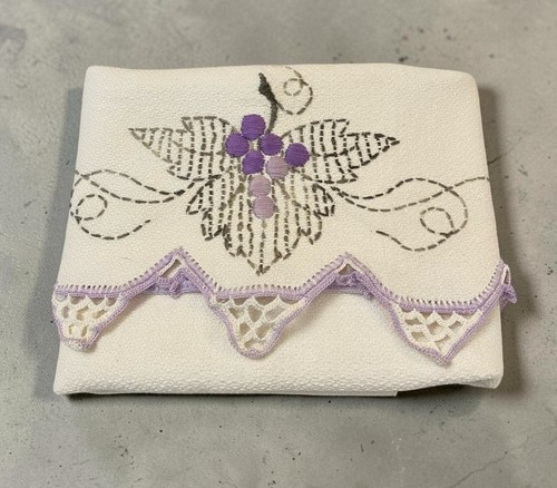 Vtg hand embroidered table - vtg,