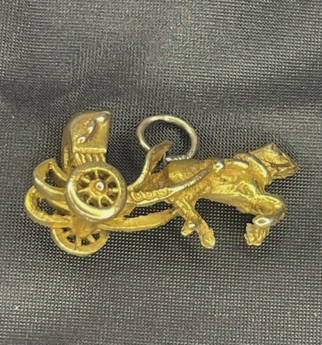 9ct 375 yellow - gold, horse