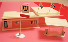 Matchbox Service Station  Garage with BP  Sign and Flags MG1