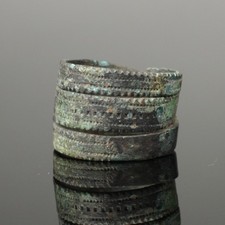 WONDERFUL ANCIENT VIKING BRONZE RING - CIRCA 9th/10th CENTURY    (3223)