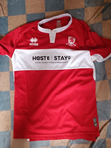 Red and white middlesbrough - red,