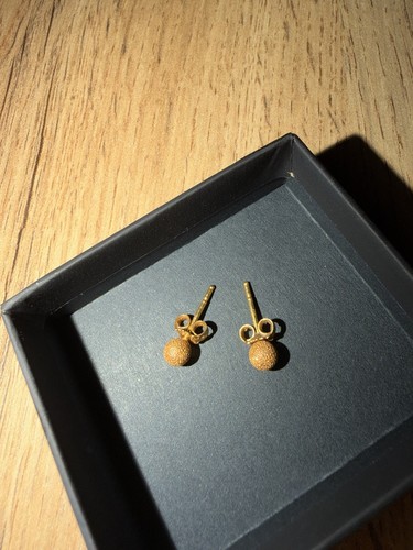 Carat gold studs - gold,