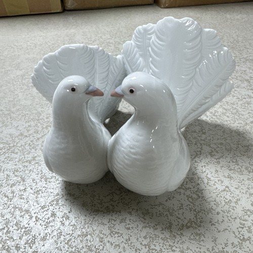 Lladro kissing love - lladro,