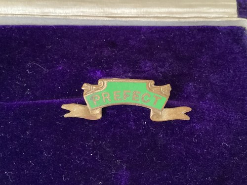 Vintage prefect badge green - badge,