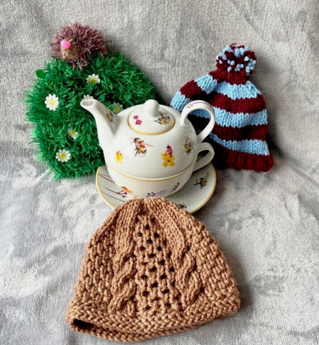 Hand knitted one pot - one,