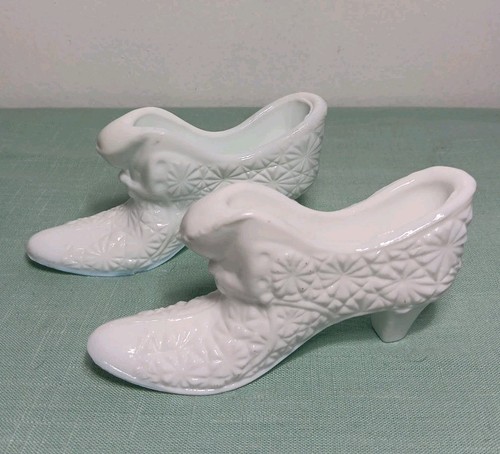 Vintage milkglass button - milkglass, &