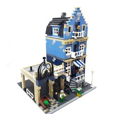 10190 Lego MARKET STREET, Modular building with 100% Lego pieces and minifigs.