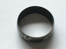 BLACK SKULL & CROSSBONES DRESS RING SIZE N 8mm WIDE 