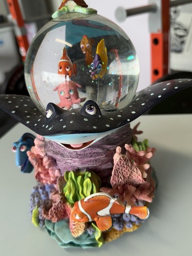 Disney finding nemo snow - finding, globe