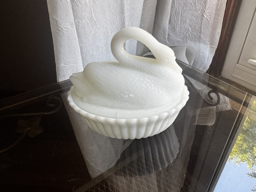 Antique opaque milk - antique, swan
