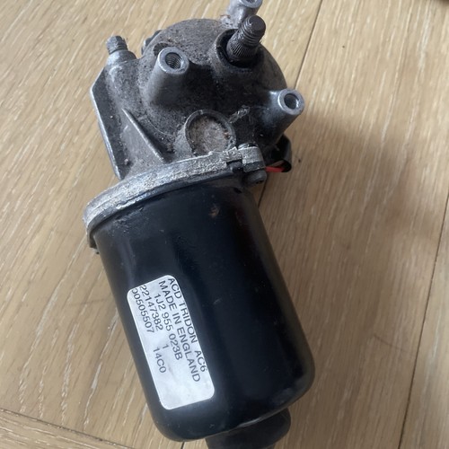 Windscreen wiper motor front - windscreen,