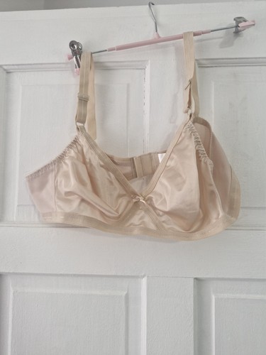 Shapely figures women - figures, bra