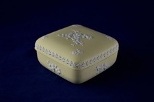 WEDGWOOD Primrose Jasperware Trinket Box Dish 4" Yellow Jewellery Blossom 
