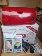 Cricut cake Mini  Selling with a mat and 2 cartridges. 