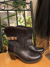 Stunning Frye Austin Country