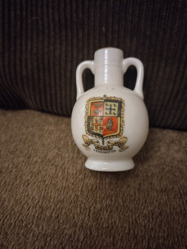 Crested ware kensington - kensington,, a