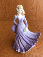 ROYAL WORCESTER FIGURINE LISA FROM THE LES PETITES COLLECTION, 2005. 17 x 13cm.