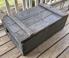 Vintage WW2 FOOT LOCKER US