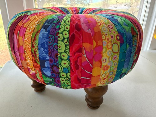 Kaffe fassett spectrum - spectrum, tuffet
