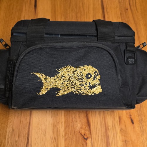 Liquid death black - liquid, gold