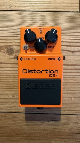 Boss distortion pedal - ds-1,