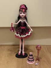 Monster High Draculaura Sweet 1600 With Bag And Accessories Also Includes Stand