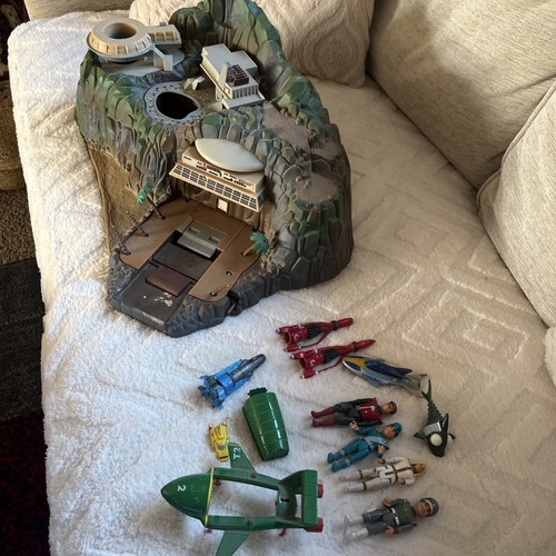 Thunderbirds tracy island - tracy,