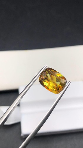 80ct natural golden green - 3.80ct,