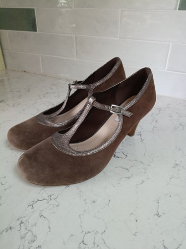 Clarks bar shoes size 9e - clarks,