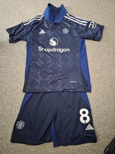 Man united old football kits - football,