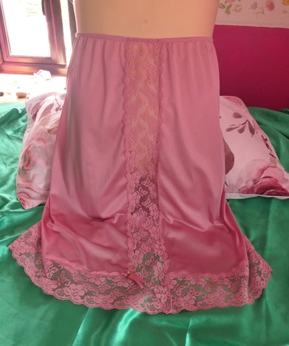Stunning dusky pink vintage - stunning,