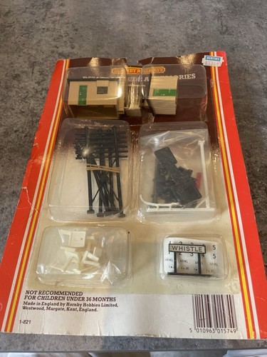 New hornby r574 - new, trackside