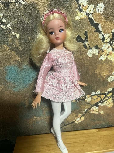 Rare 1974 pedigree sindy doll - rare,