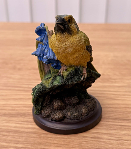 The yellowhammer ornament bird