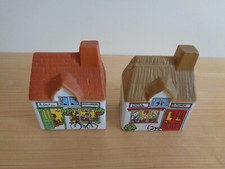 VINTAGE WADE POTTERY. VILLAGE STORES . COTTAGE SALT AND PEPPER SHAKERS CRUET SET