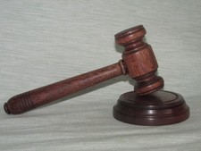SMALL GAVEL AND BLOCK