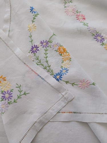 Hand embroidered linen vintage - hand,