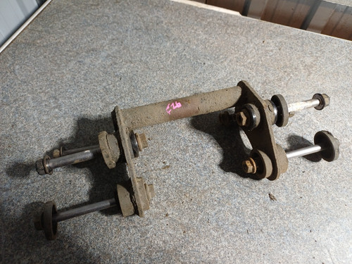 Yamaha fzs600 engine - engine, bracket