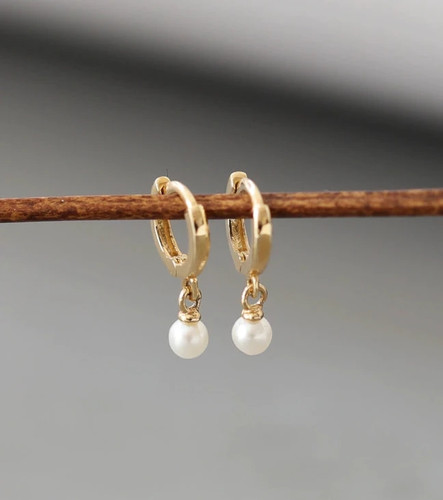 10ct solid gold pearl - 10ct,