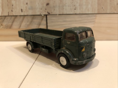 - (repainted/missing, tyre)